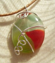 Glass_necklace